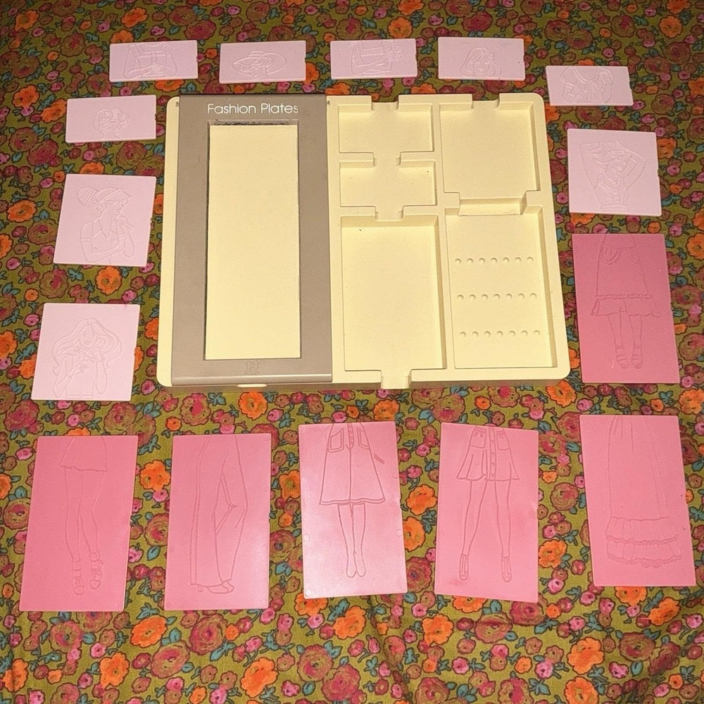 Vintage 1978 TOMY Fashion Plates  15 Plate Set 70s